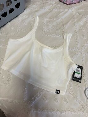 Under Armour White Ribbed Scoop Crop Tank